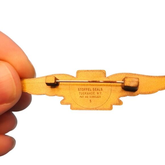 Vintage Western Airlines Junior Pilot Wings Plastic Pin Collectible Souvenir - Picture 4 of 5
